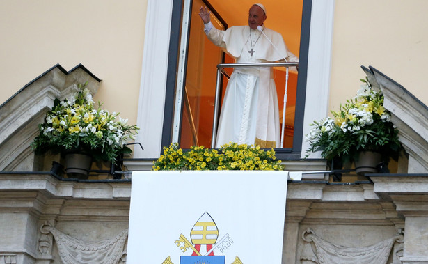 Franciszek z okna papieskiego: Proszę, dziękuję, przepraszam - kluczem do życia małżeńskiego