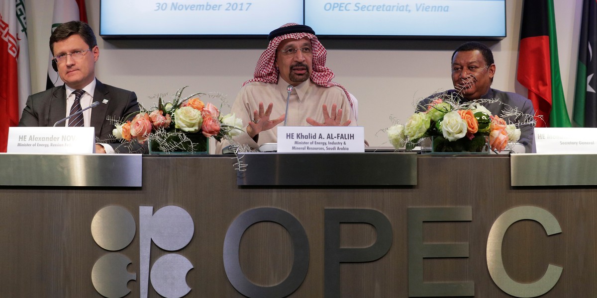 OPEC chce nawet 20-letniego porozumienia z Rosją ws. cen ropy. Na zdjęciu konferencja prasowa OPEC w 2017 r.