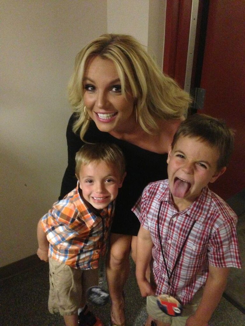 Britney Spears z Jaydenem Jamesem i Seanem Prestonem