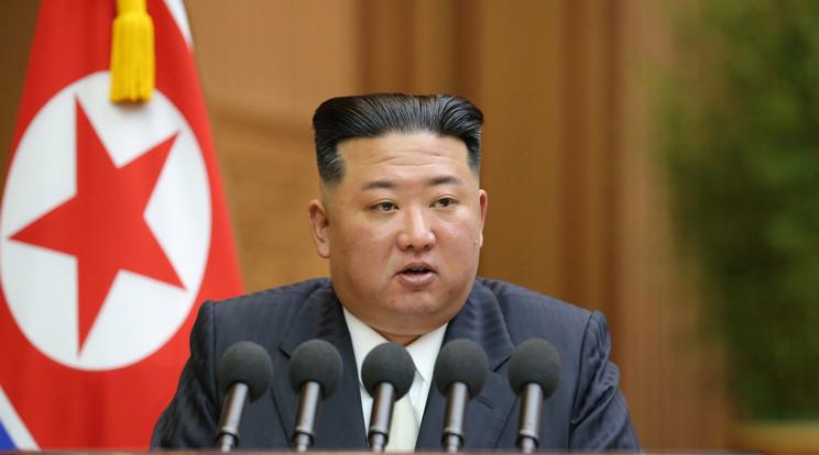 Kim Dzsongun észak-koreai diktátor nem tudott úrrá lenni a tömeges éhezésen /Fotó: MTI/EPA/KCNA
