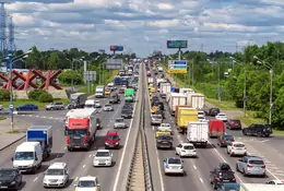 Nawet 170 km/h na autostradach w Rosji. Im szybciej, tym bezpieczniej? 