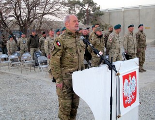 PO o odejściach dowódców: To dowód na dewastację armii przez Macierewicza