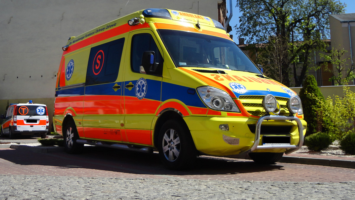 W miejscowości Janiszewice, w gminie Zduńska Wola (woj. łódzkie) doszło do wypadku. Samochód osobowy uderzył w pociąg, ranny został 27-letni kierowca samochodu - informuje stacja TVN24.
