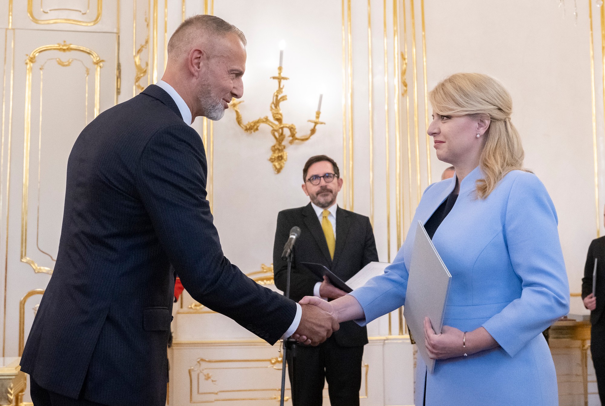Prezidentka Zuzana Čaputová vymenovala novú vládu Roberta Fica.
