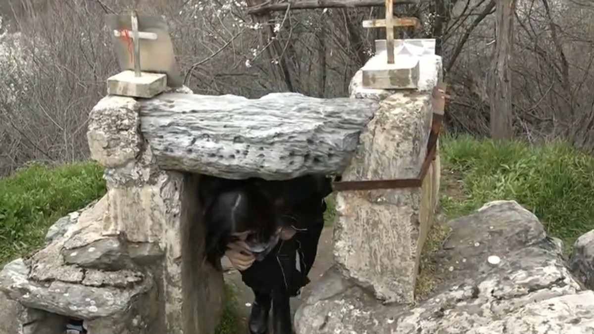 (VIDEO) MISTERIJA NIŠKOG OSTROGA Sveštenik MINIRAO SVETO MESTO pa gorko zažalio: 