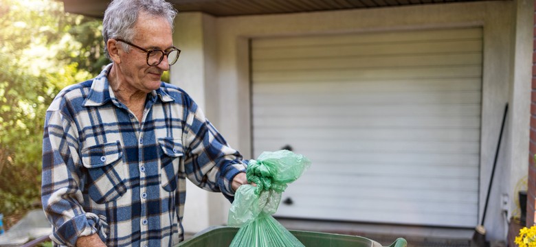 Seniorzy zapłacą mniej za wywóz śmieci. Ale nie tylko. Kto jeszcze może się ubiegać o zniżkę?