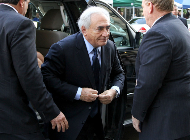Strauss-Kahna przywitały w sądzie rozgniewane pokojówki
