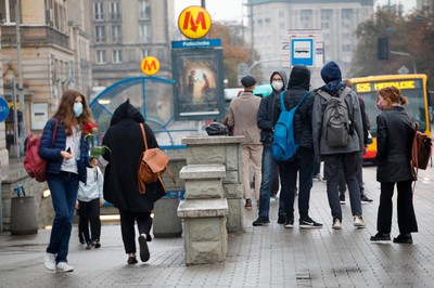 PKO BP: Polska gospodarka poradzi sobie lepiej z drugą falę zachorowań