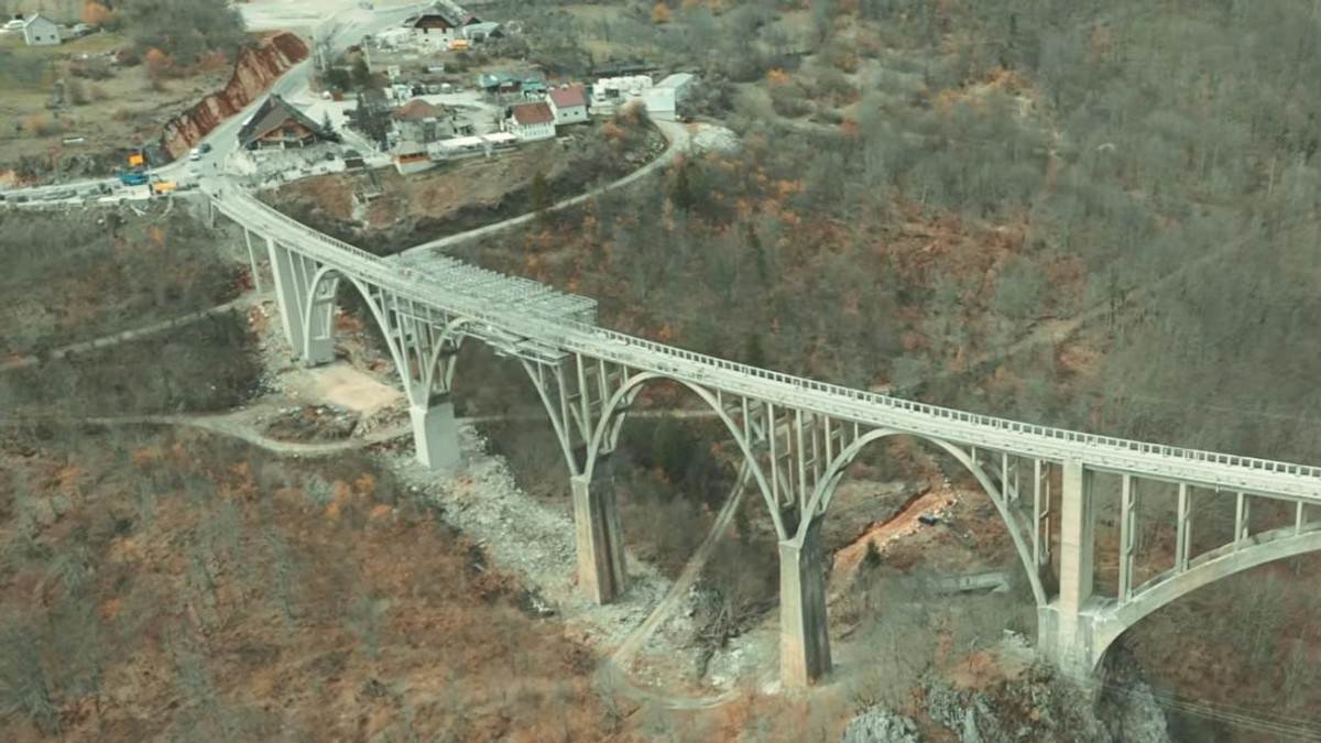 Počela najrizičnija faza obnove čuvenog mosta na Tari: Radovi u punom jeku, projekat vredan skoro 7 miliona evra (VIDEO)