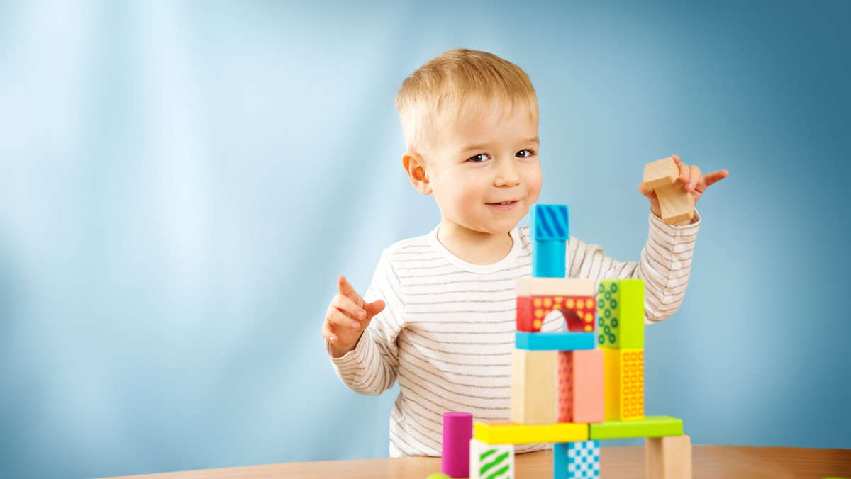 Drewniane zabawki dla dzieci są bezpretensjonalne, efektowne i naturalne, a co za tym idzie zdrowe. Zabawki drewniane dla dzieci mają niezaprzeczalny urok. Dlatego właśnie to nimi warto obdarowywać najmłodszych.