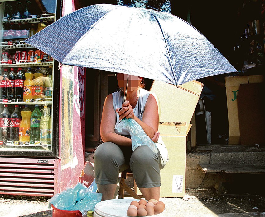 Simptomi trovanja:
Javljaju se posle sat ili dva od konzumiranja hrane; Traju do sedam dana; Mučnina; Povraćanje; Dijareja; Grčevi u stomaku; Glavobolja; Groznica