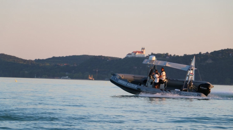 Vízi mentők ma tíz embert mentettek ki a vízből / Fotó: Police.hu