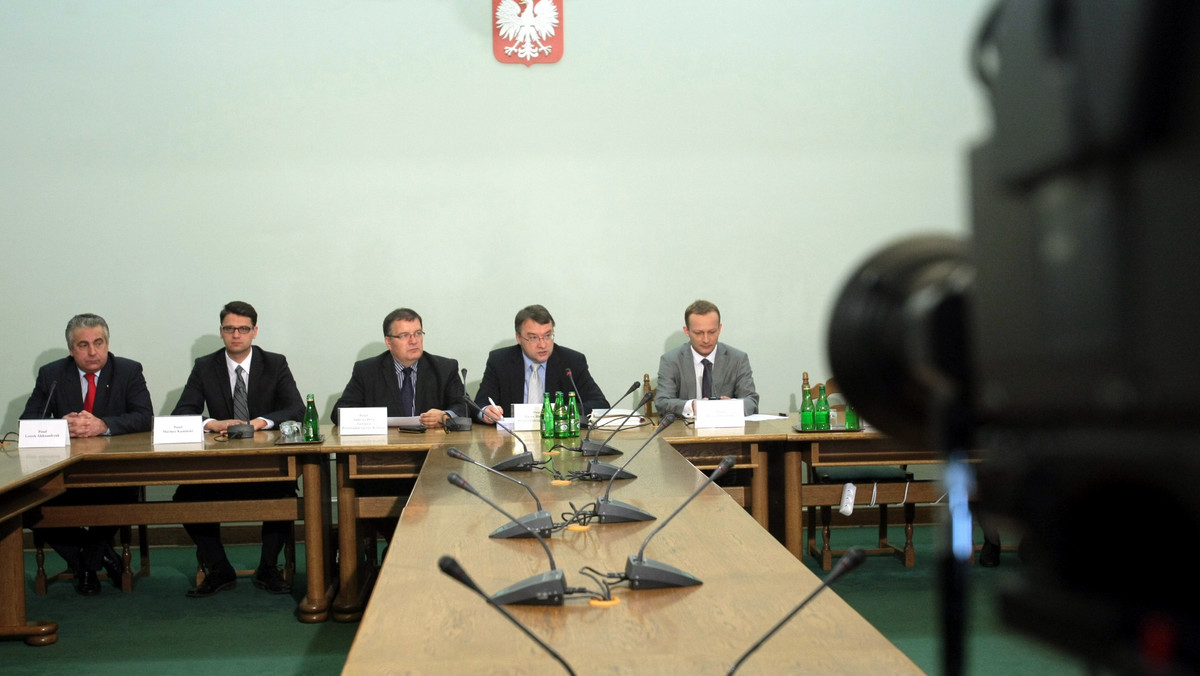 Posłowie z komisji śledczej ds. Krzysztofa Olewnika zapewniali we wtorek po jednogłośnym przyjęciu raportu, że ich komisja pracowała ponad politycznymi podziałami.