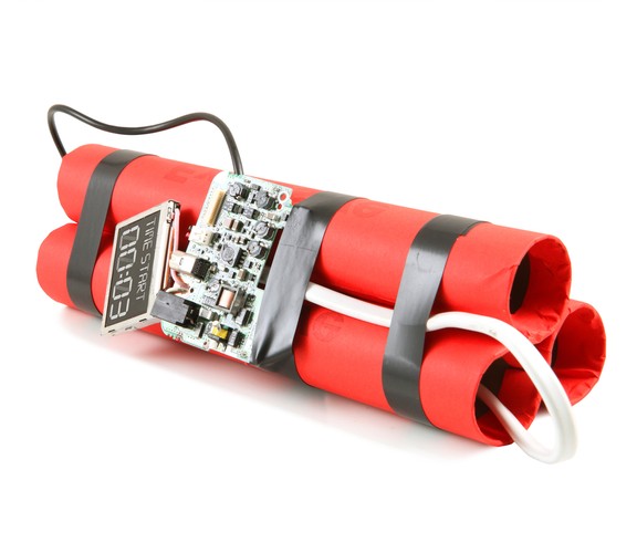 W lutym 2009 roku pracownicy jednego z zakładów produkujących części samochodowe w Chatellerault w centralnej Francji zaminowali swoją fabrykę. Zagrozili, że jeśli nie otrzymają odpraw w wysokości 30 tys. euro na jednego pracownika, wysadzą bankrutujący zakład w powietrze. Rozmieszczone w fabryce ładunki wybuchowe usunęli dopiero tydzień później, jednocześnie nieco złagodzili swoje żądania. Średnia odprawa wyniosła 18 tys. euro. Rząd też obiecał pracownikom fabryki, że przez rok od momentu zwolnienia będzie im wypłacana niemal cała pensja.