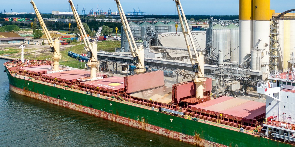 Załadunek zboża na statek. Gdanski Terminal Masowy. 