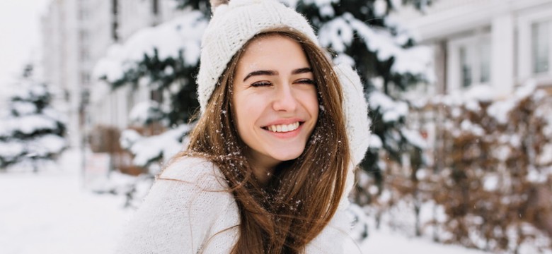 4 kluczowe zasady zimowej pielęgnacji włosów. Poznaj i stosuj, a nie pożałujesz!