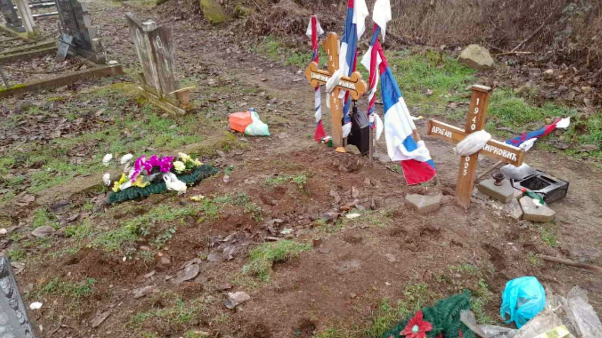 oskrnavljeno groblje u selu Gojbulje