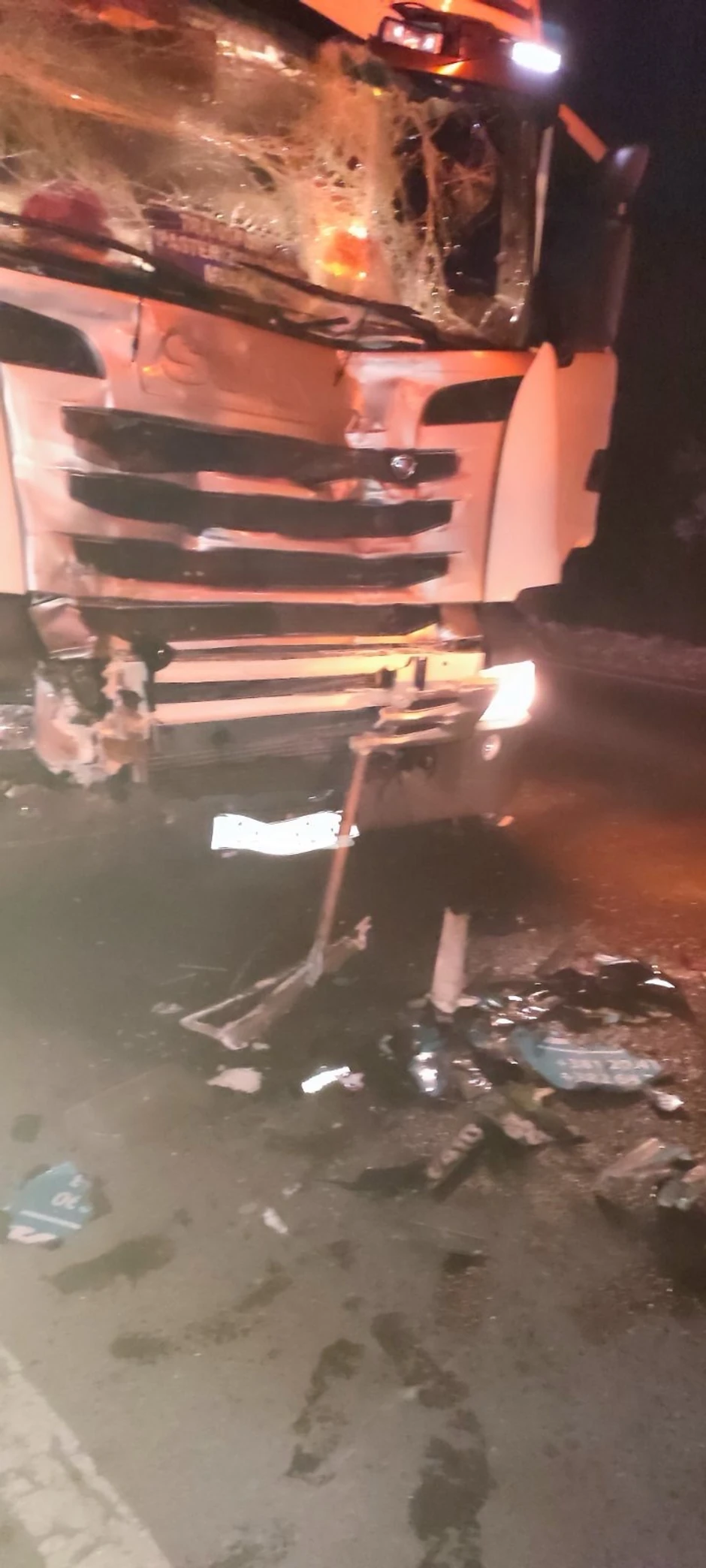 Udes autobusa i automobila