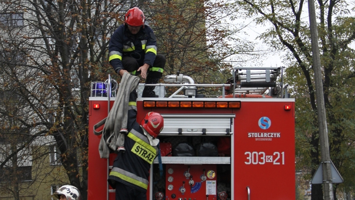 Do szpitala trafiło dzisiaj 12 osób, po tym jak w dwóch zakładach produkcyjnych w Świebodzicach stwierdzono wysokie stężenie tlenku węgla. Straż pożarna ewakuowała sto osób.