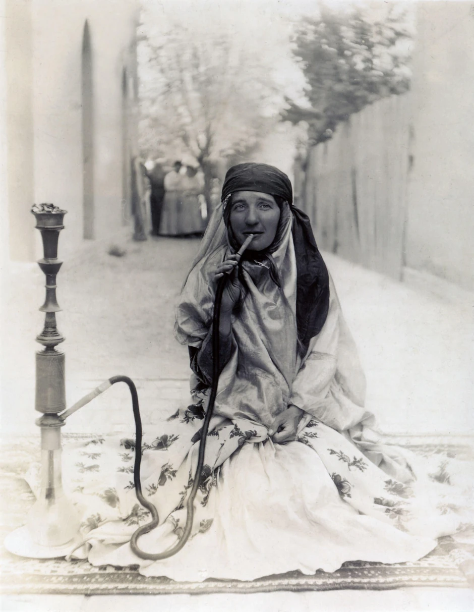 Elizabet Ros u Persiji, fotografija snimljena oko 1909. godine | Foto: Collections of Tain & District Museum and Clan Ross Centre, Scotland