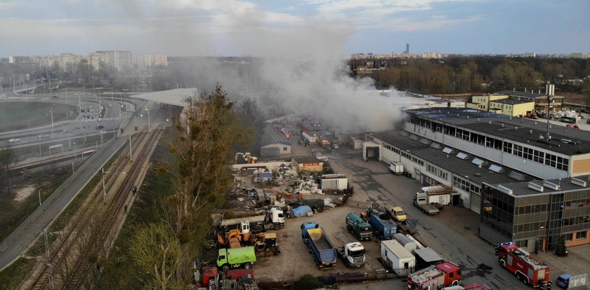 Pożar ogromnej hali magazynowej we Wrocławiu