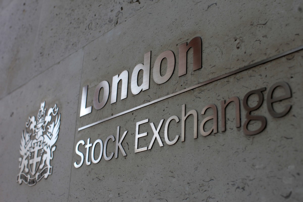 Znacznie lepiej zachowywał się londyński FTSE, który po chwilowej przedpołudniowej słabości zyskiwał 0,5-0,6 proc.