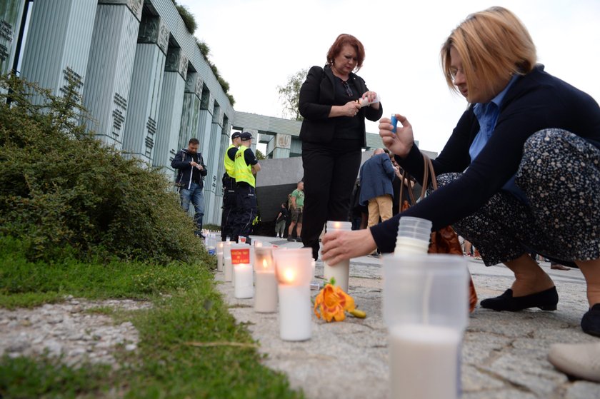 Kolejne protesty w stolicy. "Łańcuch Światła" pod Sądem Najwyższym