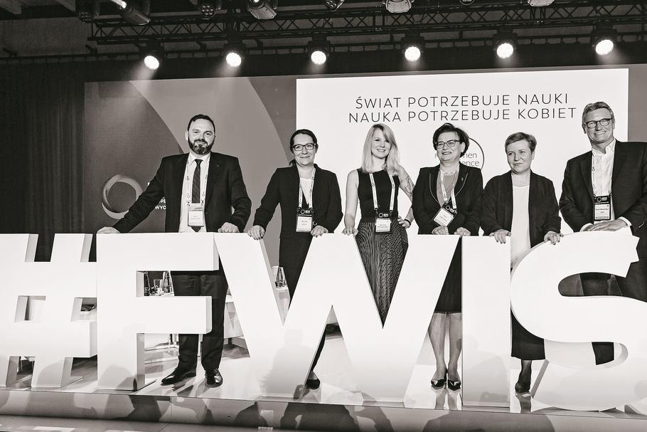 Uczestnicy debaty. Od lewej: Kamil Wyszkowski, Monika Kędra, Karolina Pierzynowska, Ewa Łojkowska, Aleksandra Karasińska, Niels Westerbye Juhl