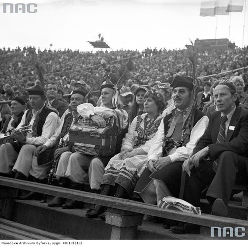Publiczność na trybunach Stadionu X-lecia w Warszawie.