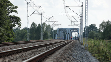 Pociąg wykoleił się w Poznaniu. Trwa udrażnianie trasy
