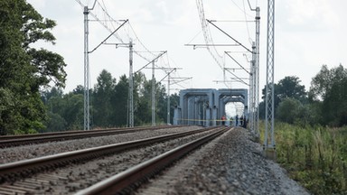 Pociąg wykoleił się w Poznaniu. Trwa udrażnianie trasy