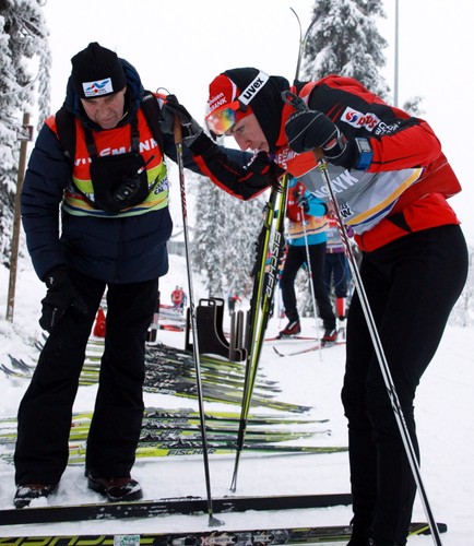 Justyna Kowalczyk trenuje w Kuusamo ze swoim... pieskiem 'Marianem'