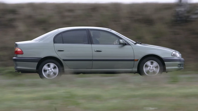 Toyota Avensis I 1.8 (1997-2003)