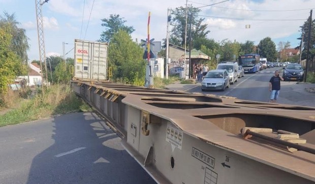 Voz ispao iz šina u Železniku