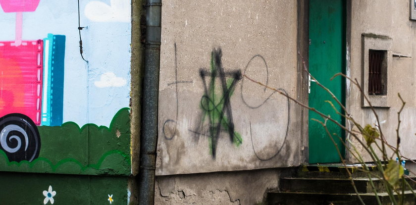 Zetrzyjcie syf z miasta! Budynki toną w graffiti