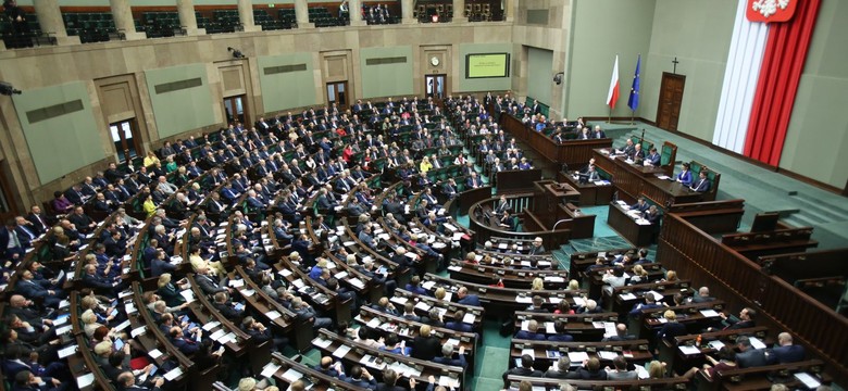 Nowoczesna: Nie ma klimatu do zmiany konstytucji