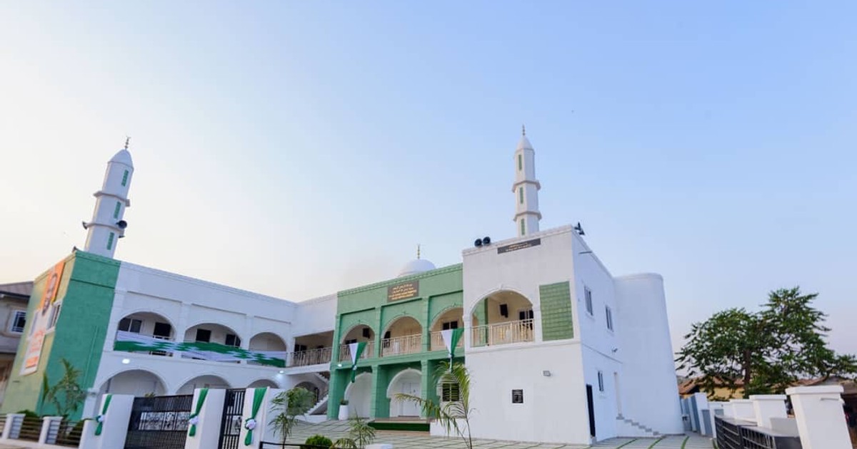 Ghanaian philanthropist Ohene Kwame Frimpong unveils ultramodern mosque and declares political ambitions - Vimarsana News
