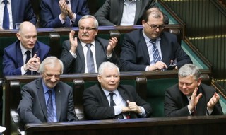 Wszyscy ludzie Kaczyńskiego: Teraz oni rządzą i dzielą. Skąd się wzięli w rządzie PiS?