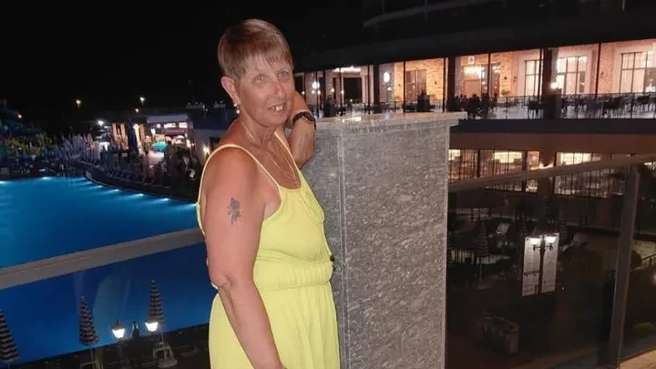 Shelly Dean nečakane zomrela na dovolenke. 
