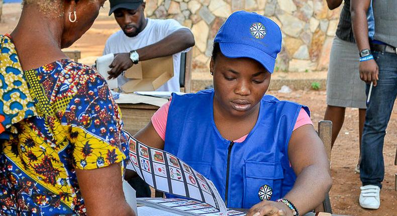 Une femme votant aux élections de 2016 au Ghana/ USAID