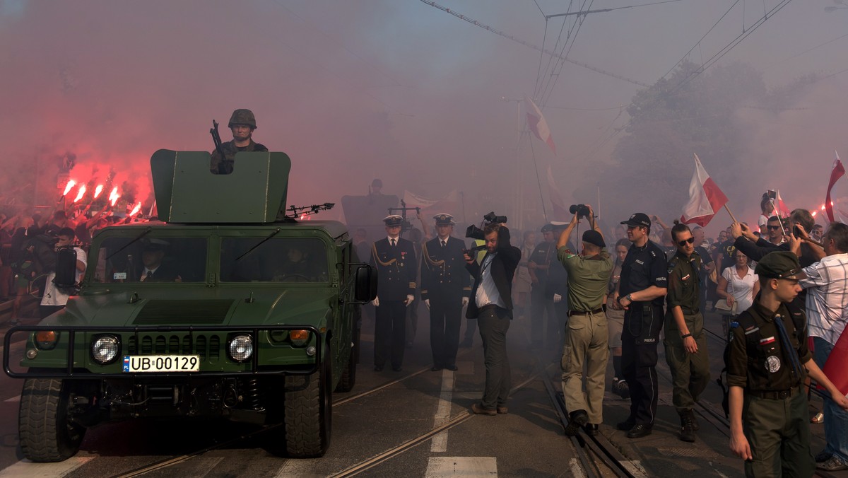 Działacze Młodzieży Wszechpolskiej zwołali dzisiaj konferencję, na której zarzucili kłamstwo pomorskiemu liderowi Komitetu Obrony Demokracji. - Nieprawdą jest, że nasi przedstawiciele zaatakowali kogoś na uroczystościach pogrzebowych "Inki" i "Zagończyka" - tłumaczyli i zapowiadali stosowne kroki prawne. Przewodniczący Szumełda zapewnia, że nie boi się oskarżeń Wszechpolaków i mówi już o kolejnej manifestacji w Gdańsku.