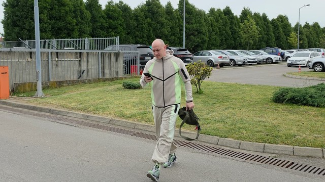 Desingerica i Bojana Lazić se izbegavaju ispred studija