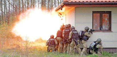 Antyterroryści z policji w Łodzi: Bum! I nie ma okna!