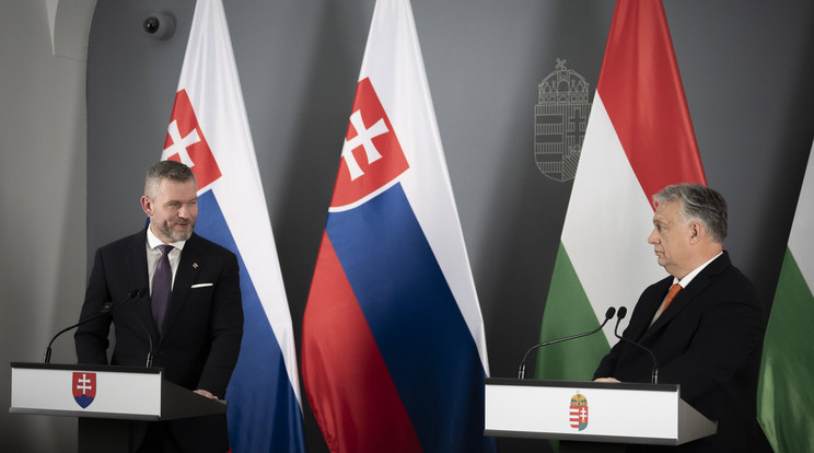 Orbán Viktor miniszterelnök (j) és Peter Pellegrini, a szlovák parlament, a nemzeti tanács elnöke sajtótájékoztatót tart /Fotó: .MTI/Miniszterelnöki Sajtóiroda/Benko Vivien Cher