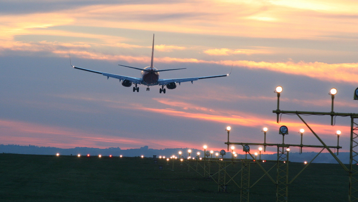 Francuskie władze zatrzymały samolot Boeing 737 należący do polskich linii Enter Air. Powodem zatrzymania były nieuregulowane mandaty o łącznej wartości 1,1 mln euro (ponad 4,7 mln złotych). Zdarzenie miało miejsce 10 sierpnia na lotnisku w Paryżu.