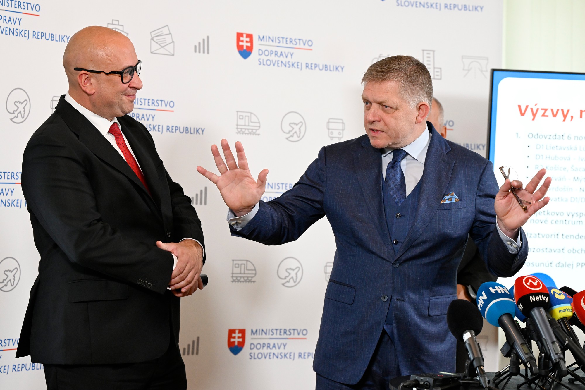Predseda vlády SR Robert Fico a minister dopravy SR Jozef Ráž ml.