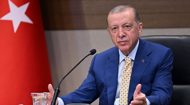 Erdogan szerdán kijelentette, hogy a parlament őszi ülésszakában terjeszti az ankarai törvényhozás elé Svédország NATO-csatlakozásának ratifikációját / Fotó: Northfoto