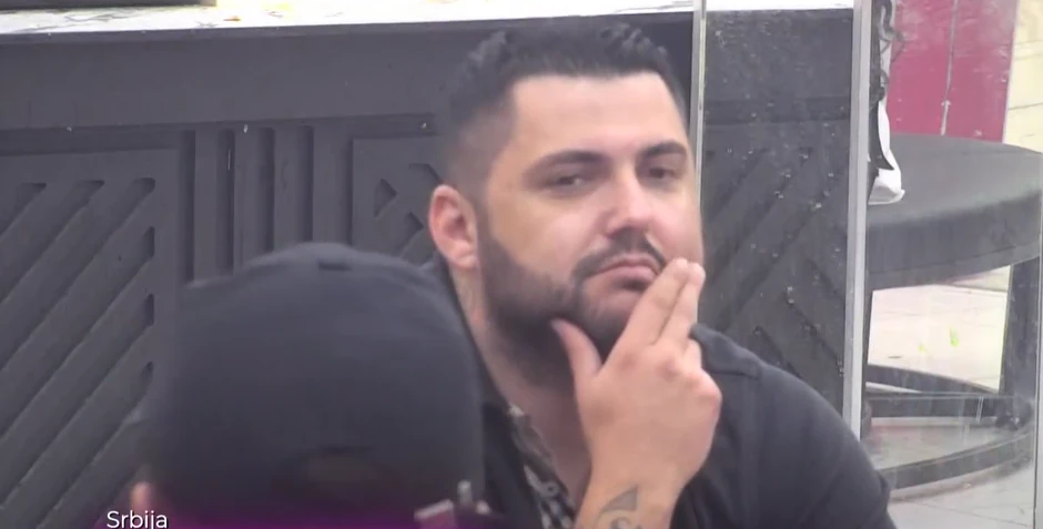 Stanija ponizila Asmina pred svima, on bled kao krpa: Maja joj potrčala u zagrljaj