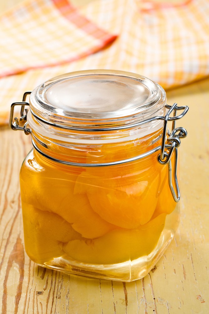 Kompot od bresaka možete da jedete tokom cele godine Nutricionisti preporučuju višenamensko korišćenje bresaka u ishrani. Pa tako nutricionisti predlažu da pijete domaći sok od bresaka bez dodatog šećera. Takođe kompot možete da napravite sami, a preporučuju se i džem ili slatko od bresaka koje možete da konzumirate tokom cele godine. Čaj od listova ove višenamenske voćke je vrlo korisan i takođe ima laksativno dejstvo i pogodan je u borbi protiv infekcija.