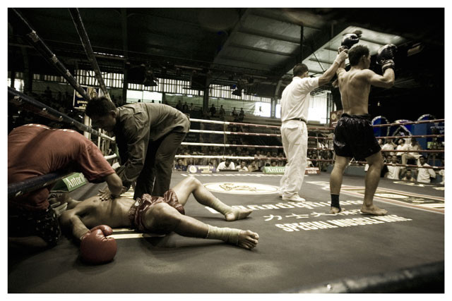 Fotoreportaże - I wyróżnienie, "10 dolar's fight", IV Konkurs Fotograficzny National Geographic Polska